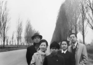 Les parents de M. Lê Thành Khôi avec sa femme et sa soeur.